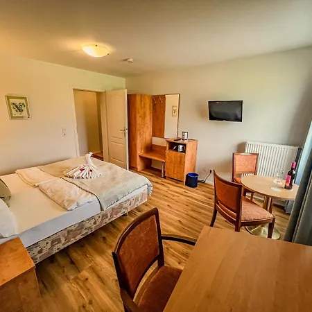 Insel-hof Hotel-garni 라이헤나우