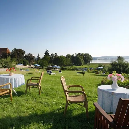Insel-hof Hotel-garni 3* 라이헤나우